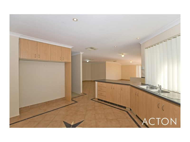 8 The Ridge, Halls Head WA 6210