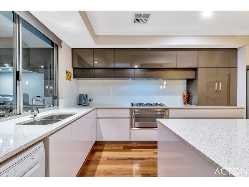 31 Erins Isle, Dudley Park WA 6210