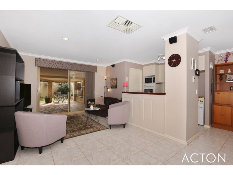 1/12 Kestrel Close, Halls Head WA 6210
