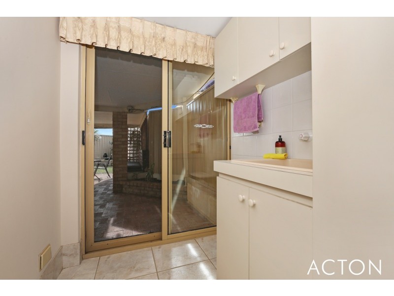 1/12 Kestrel Close, Halls Head WA 6210