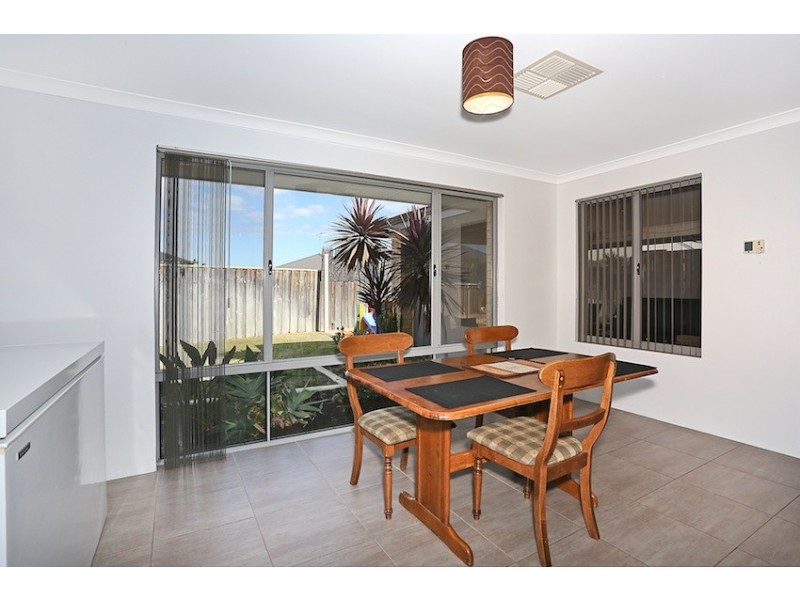 24 Marsdenia Road, Halls Head WA 6210