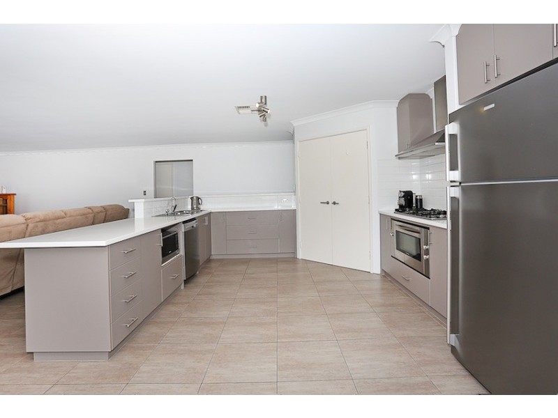 24 Marsdenia Road, Halls Head WA 6210