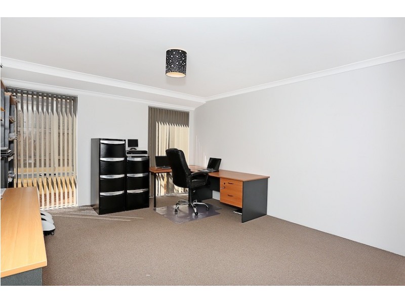 24 Marsdenia Road, Halls Head WA 6210