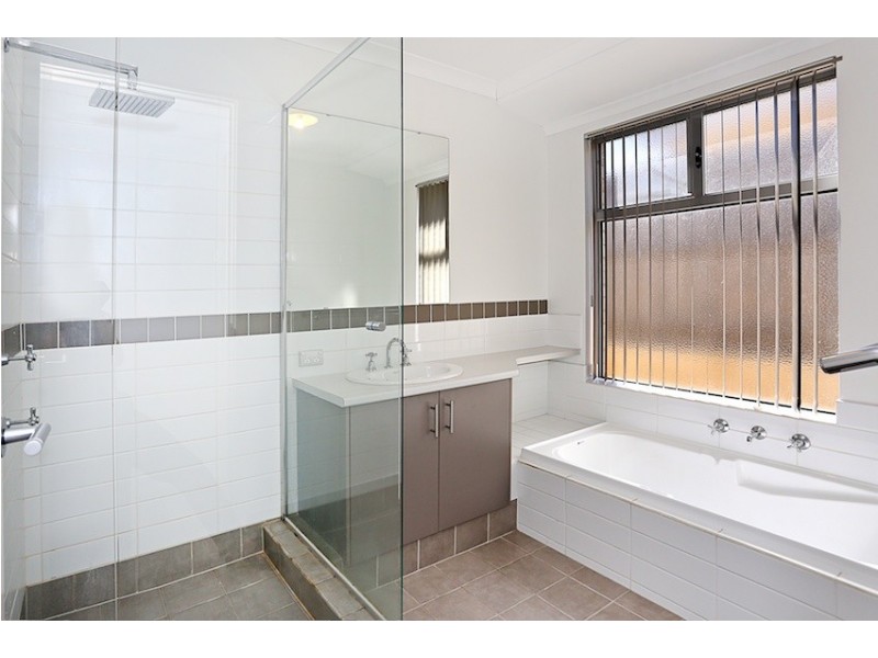 24 Marsdenia Road, Halls Head WA 6210