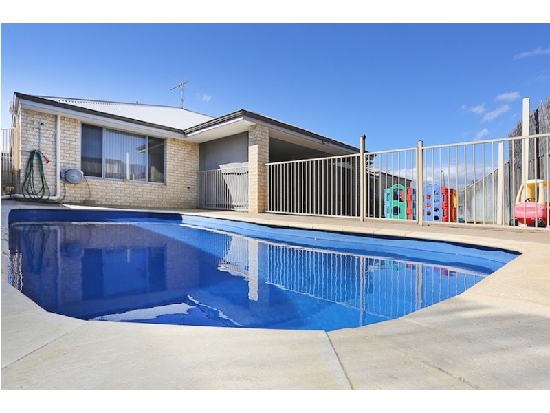 24 Marsdenia Road, Halls Head WA 6210