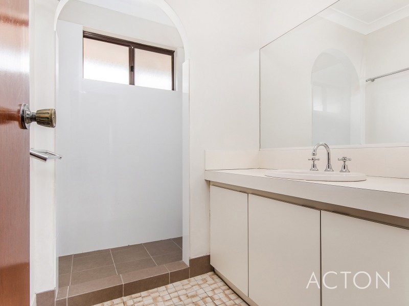 1/24 Mippi Road, Halls Head WA 6210