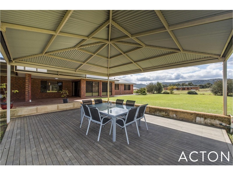 64 Rangeview Loop, Serpentine WA 6125