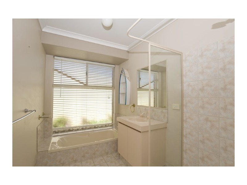 2 Sunderland Close, Greenfields WA 6210