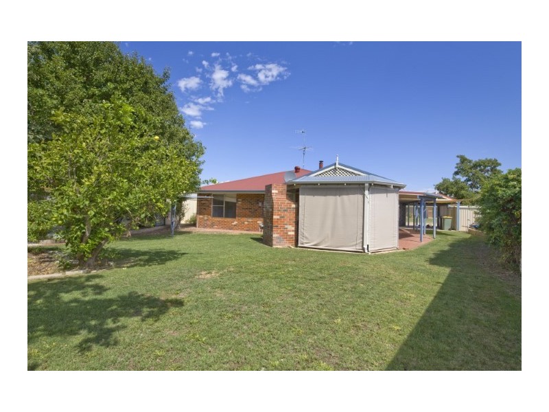 2 Sunderland Close, Greenfields WA 6210