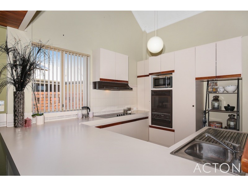 4 Oomoo Place, South Yunderup WA 6208