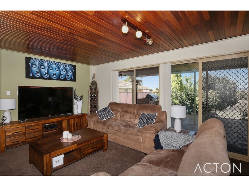 4 Oomoo Place, South Yunderup WA 6208