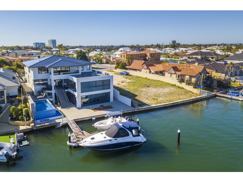 2 Cambria Island Retreat, Halls Head WA 6210