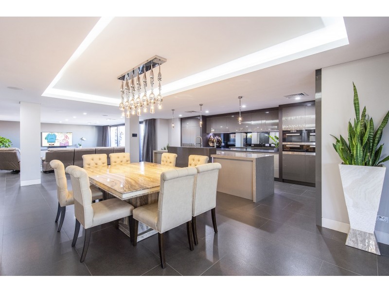 2 Cambria Island Retreat, Halls Head WA 6210