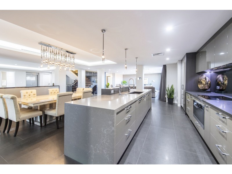2 Cambria Island Retreat, Halls Head WA 6210