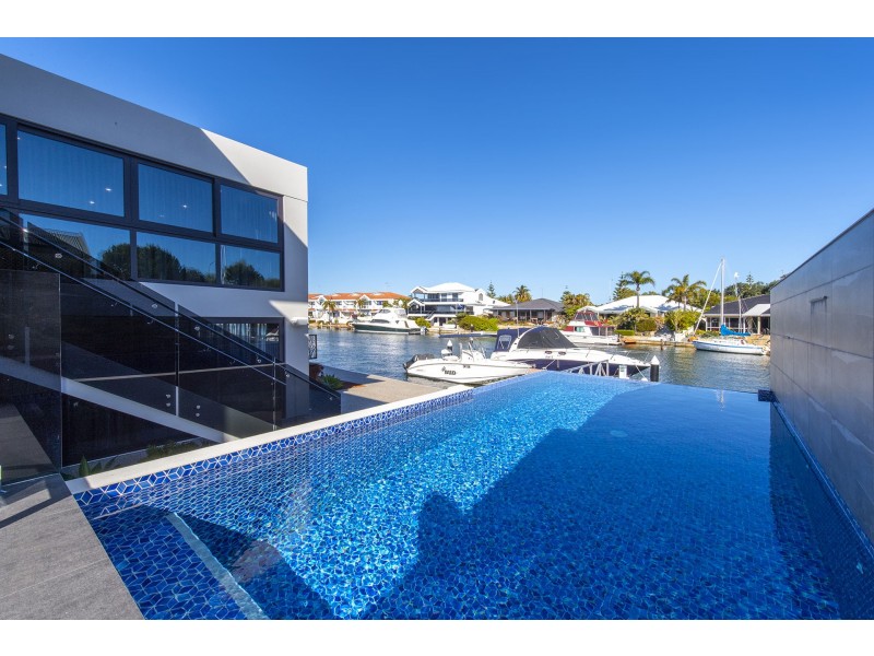 2 Cambria Island Retreat, Halls Head WA 6210
