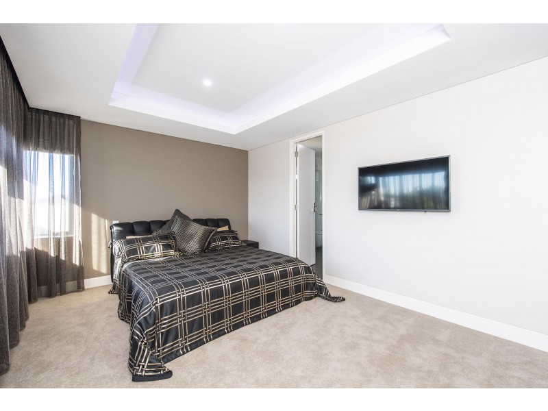 2 Cambria Island Retreat, Halls Head WA 6210