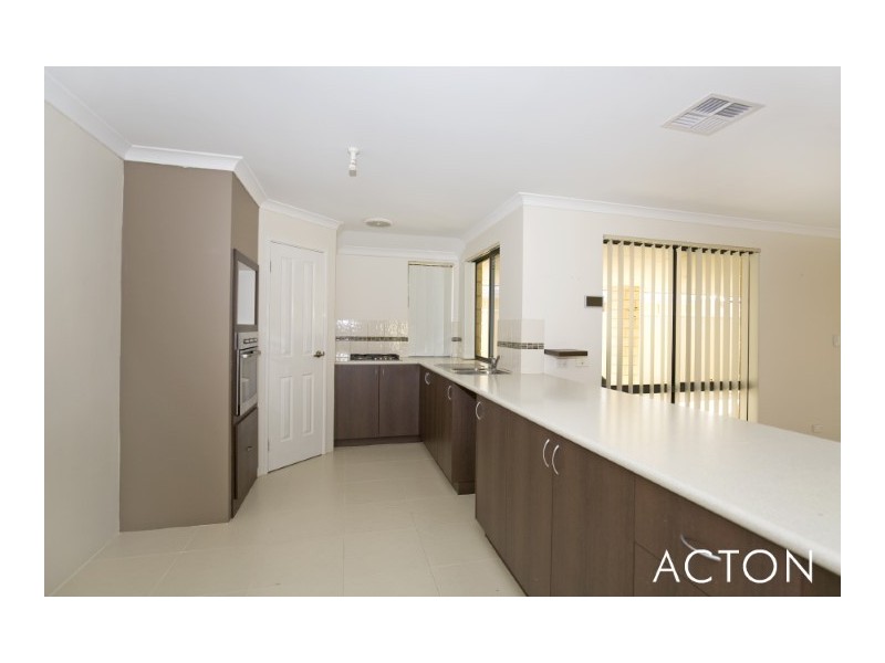 11 Tandure Heights, Lakelands WA 6180