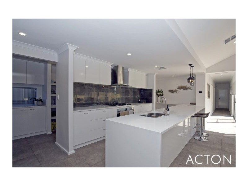 88 Murray River Drive, South Yunderup WA 6208