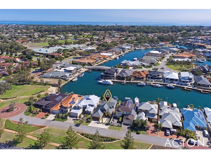 4 Starfire Close, Halls Head WA 6210