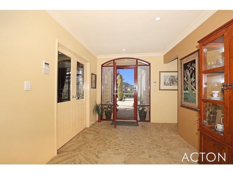 4 Starfire Close, Halls Head WA 6210