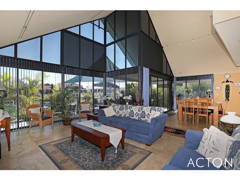 4 Starfire Close, Halls Head WA 6210