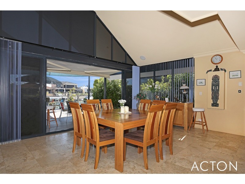 4 Starfire Close, Halls Head WA 6210