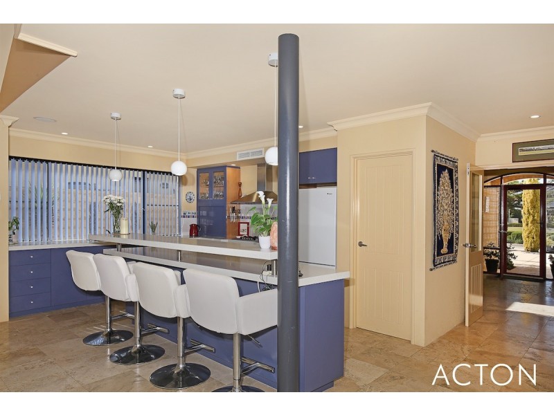 4 Starfire Close, Halls Head WA 6210