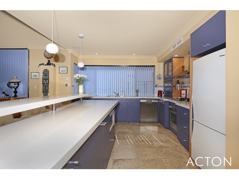 4 Starfire Close, Halls Head WA 6210