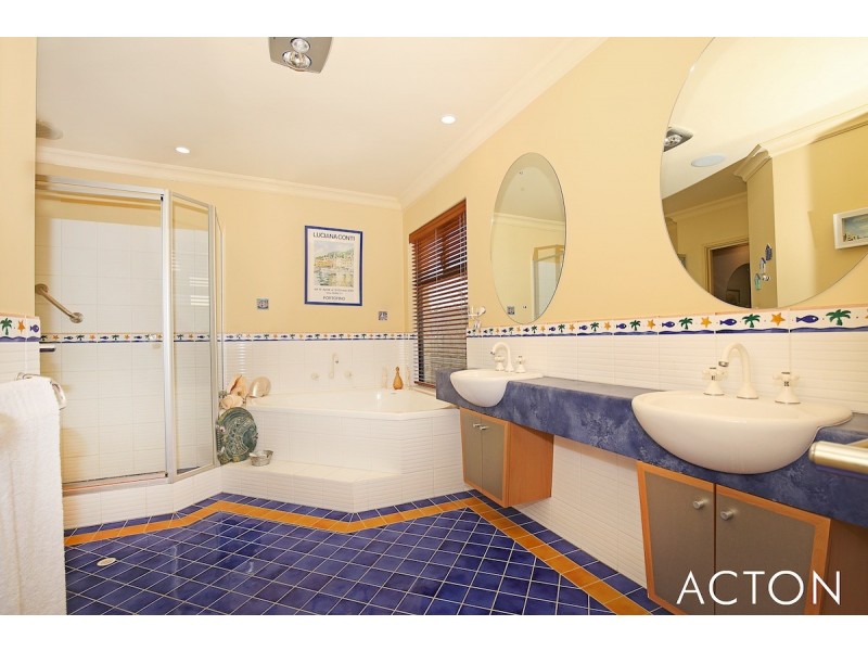 4 Starfire Close, Halls Head WA 6210