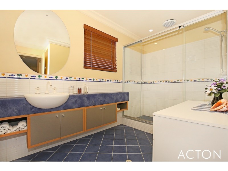 4 Starfire Close, Halls Head WA 6210