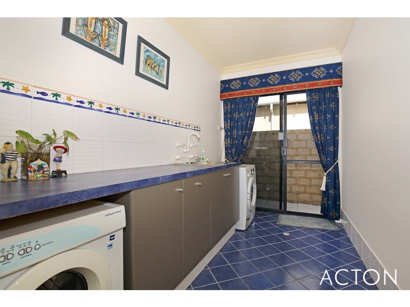 4 Starfire Close, Halls Head WA 6210