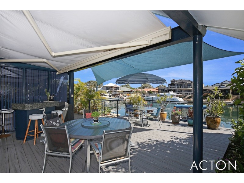 4 Starfire Close, Halls Head WA 6210