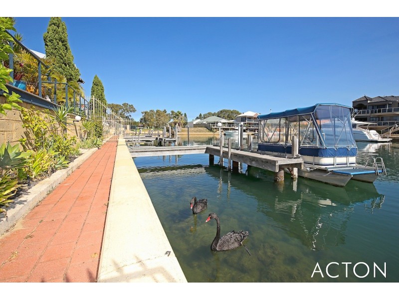 4 Starfire Close, Halls Head WA 6210