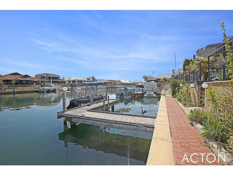 4 Starfire Close, Halls Head WA 6210