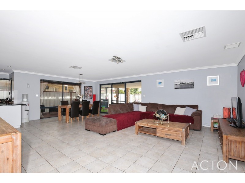 21 Finchley Avenue, Meadow Springs WA 6210