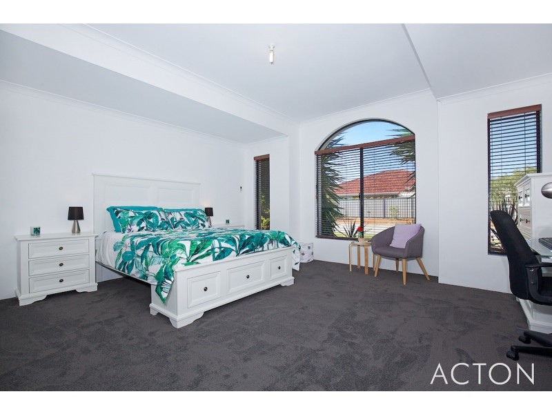 21 Finchley Avenue, Meadow Springs WA 6210