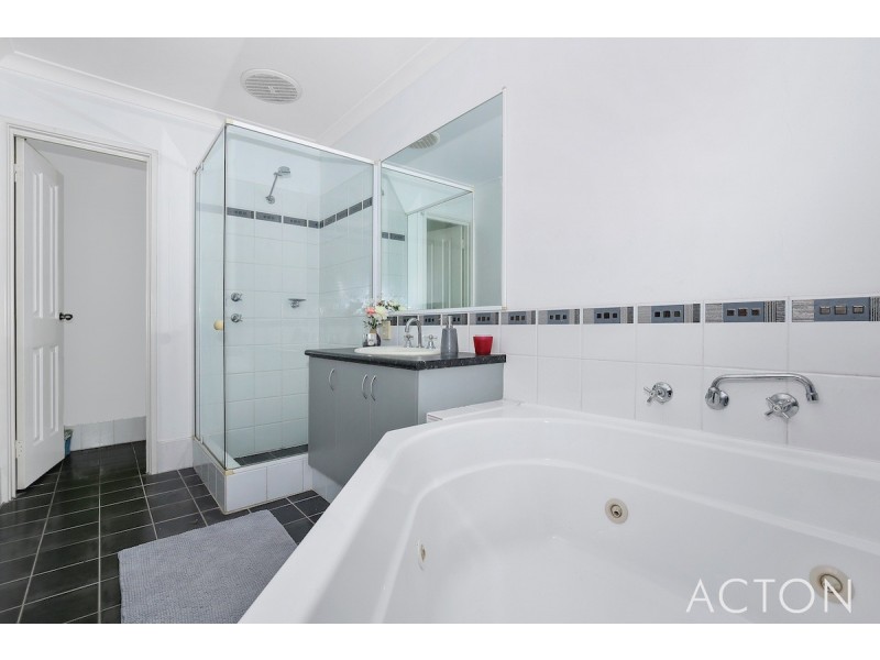 21 Finchley Avenue, Meadow Springs WA 6210