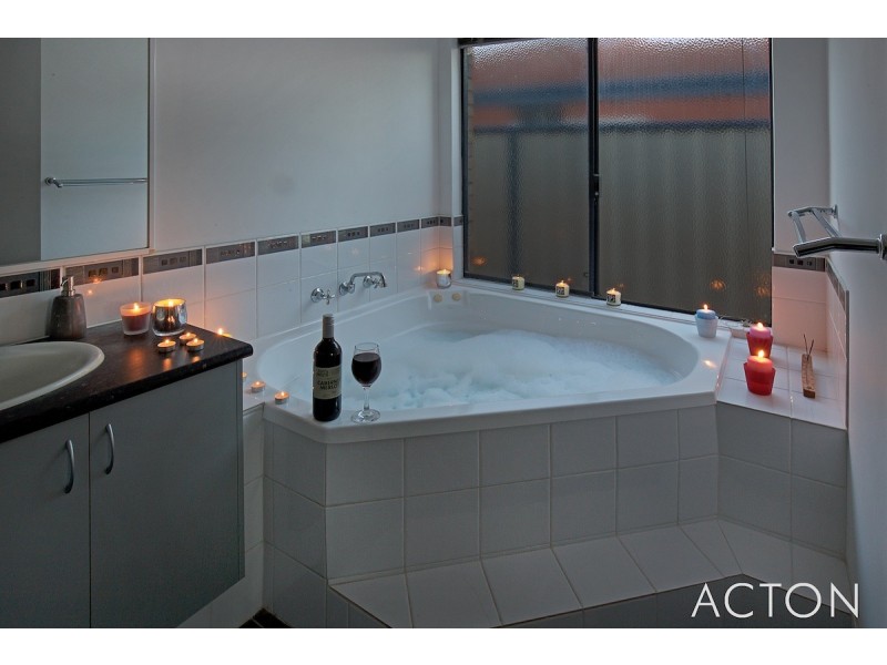 21 Finchley Avenue, Meadow Springs WA 6210