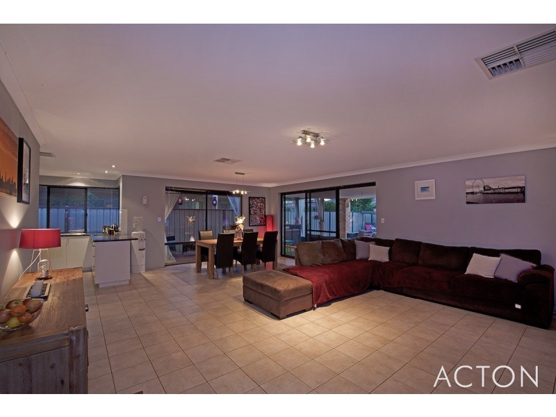 21 Finchley Avenue, Meadow Springs WA 6210