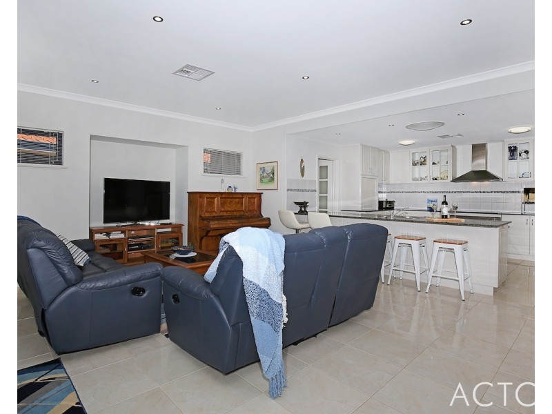 5 Batavia Quays, South Yunderup WA 6208