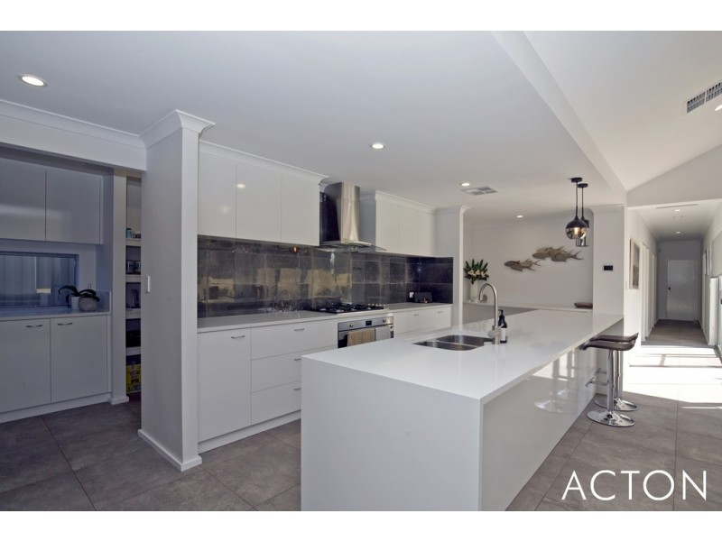 88 Murray River Drive, South Yunderup WA 6208