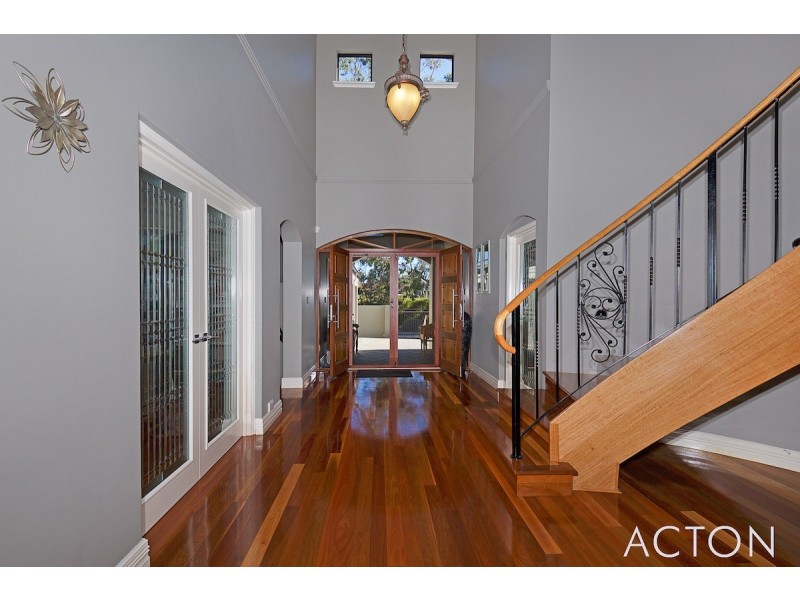 11 Syrenka Turn, Halls Head WA 6210