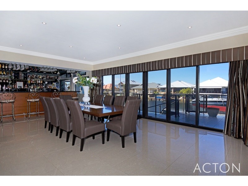 11 Syrenka Turn, Halls Head WA 6210