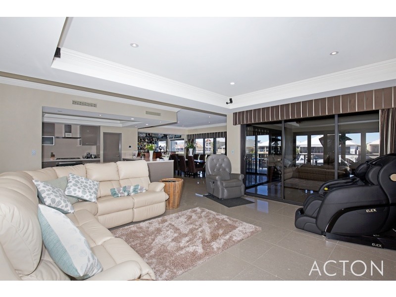 11 Syrenka Turn, Halls Head WA 6210