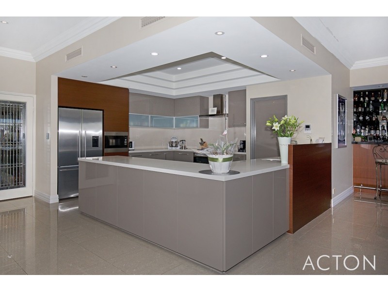 11 Syrenka Turn, Halls Head WA 6210