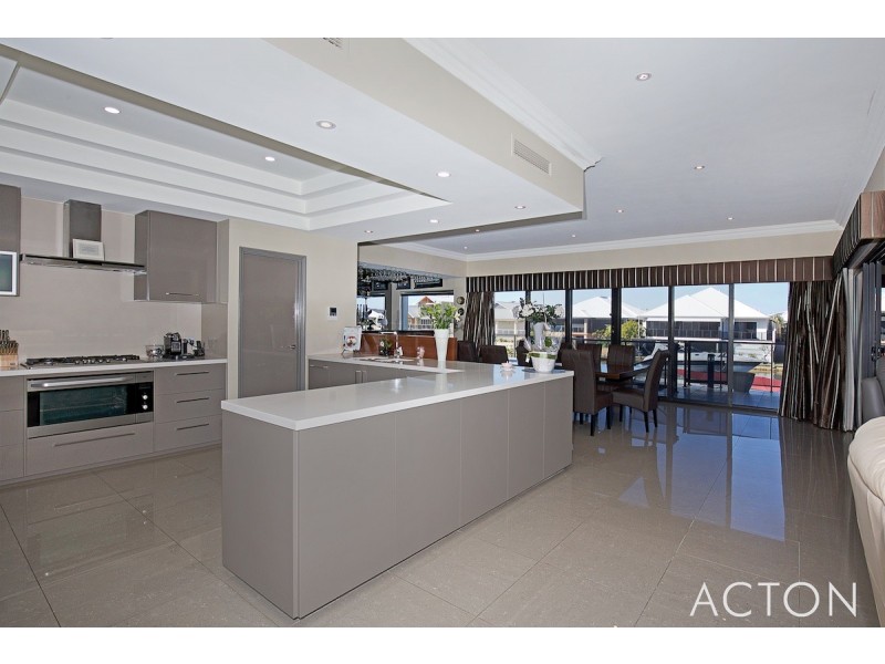 11 Syrenka Turn, Halls Head WA 6210