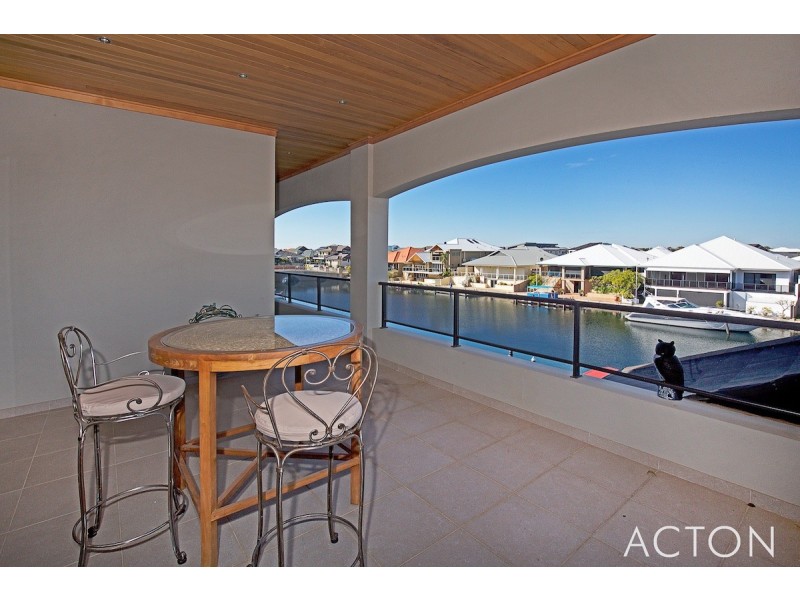 11 Syrenka Turn, Halls Head WA 6210