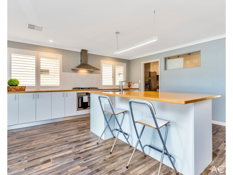 30 Erins Isle, Dudley Park WA 6210