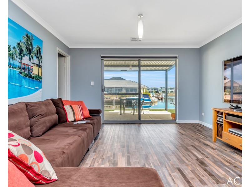 30 Erins Isle, Dudley Park WA 6210