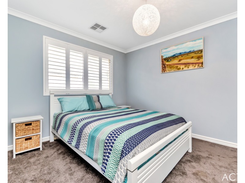 30 Erins Isle, Dudley Park WA 6210